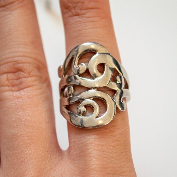 4 Silver-Colored Rings - Picture 4 of 5